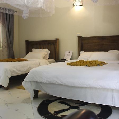 Montane Safaris Hotel Fort Portal Luaran gambar