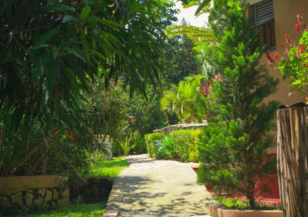 Montane Safaris Hotel Fort Portal Luaran gambar