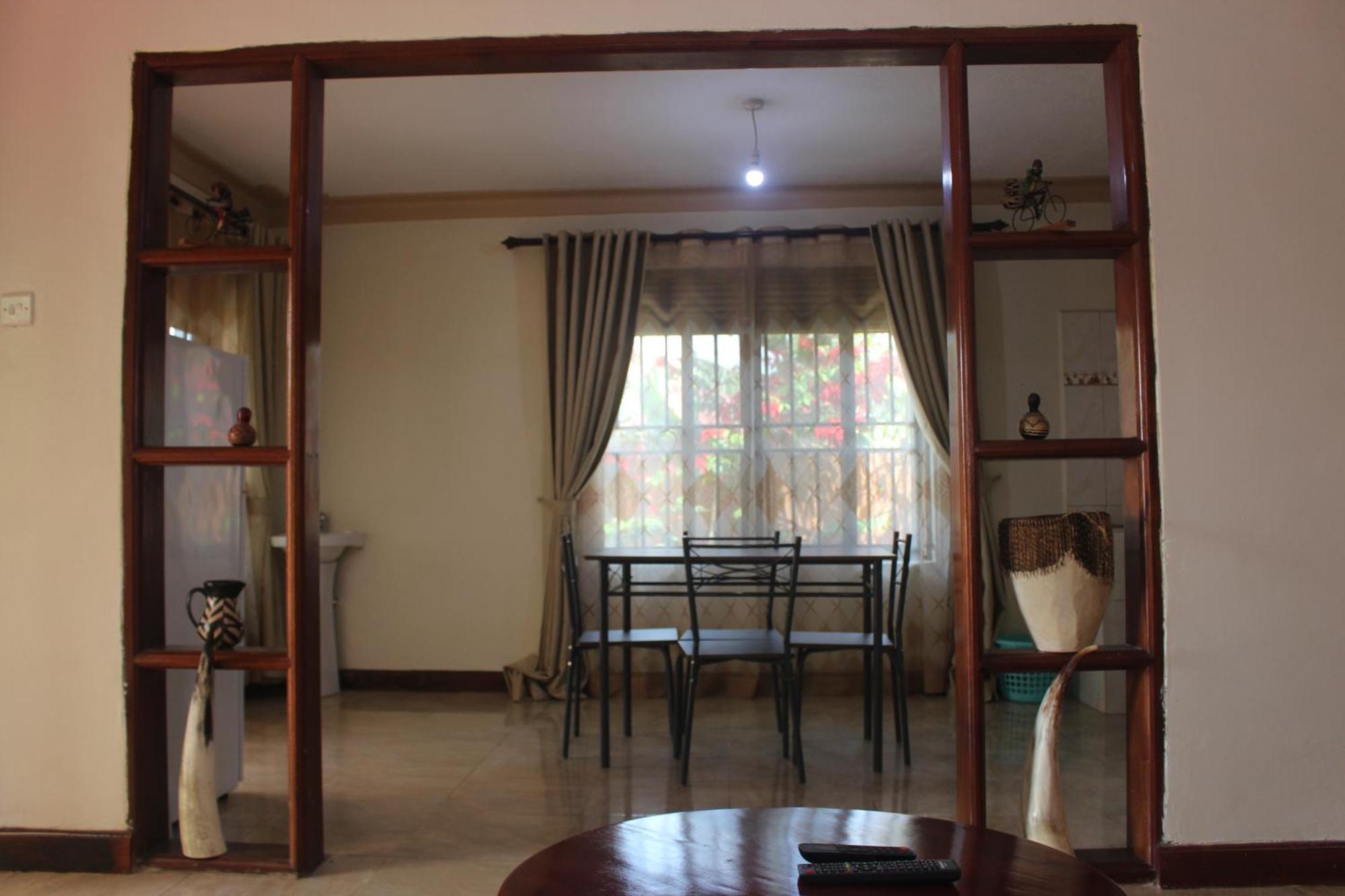 Montane Safaris Hotel Fort Portal Luaran gambar