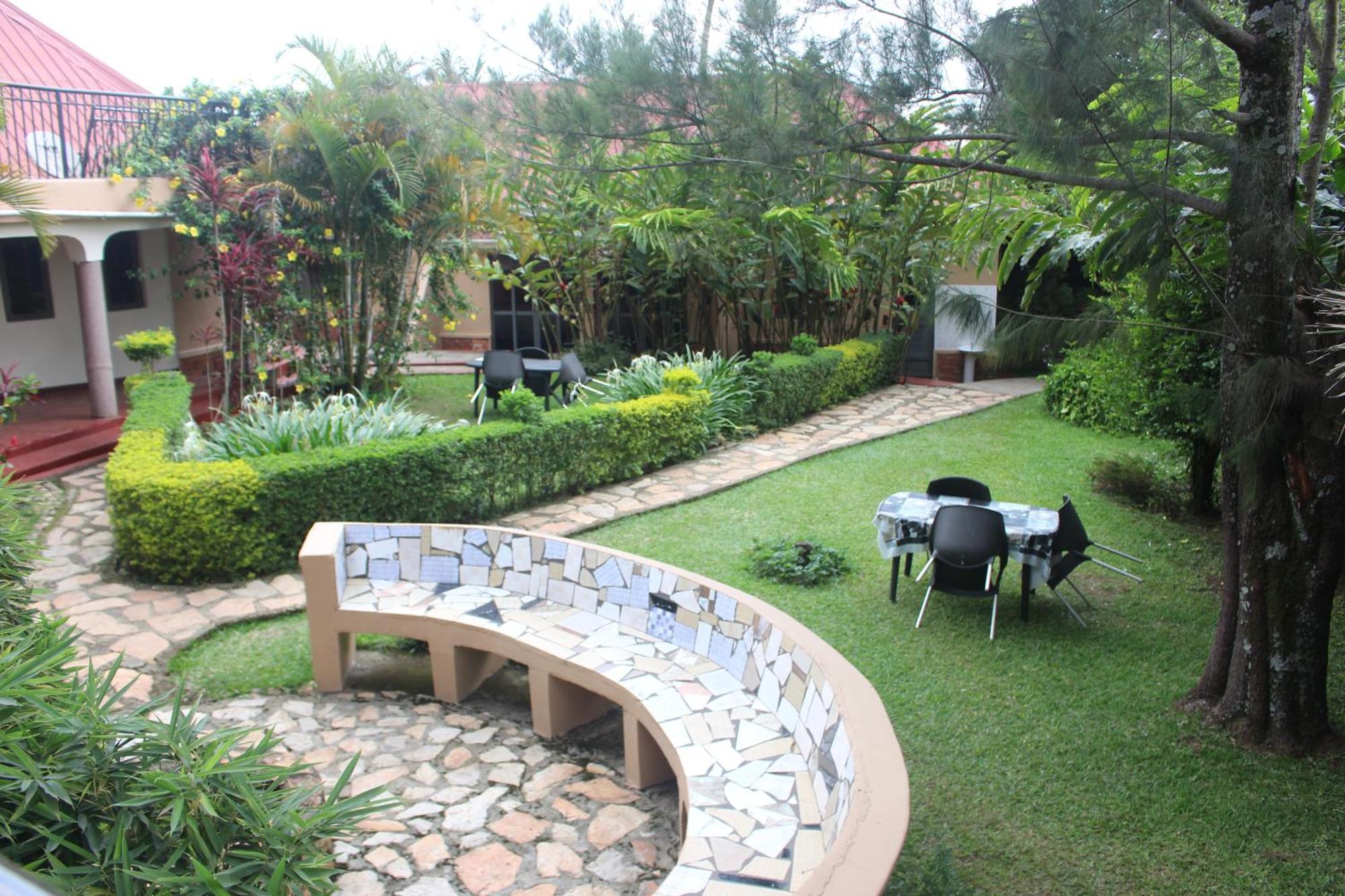 Montane Safaris Hotel Fort Portal Luaran gambar